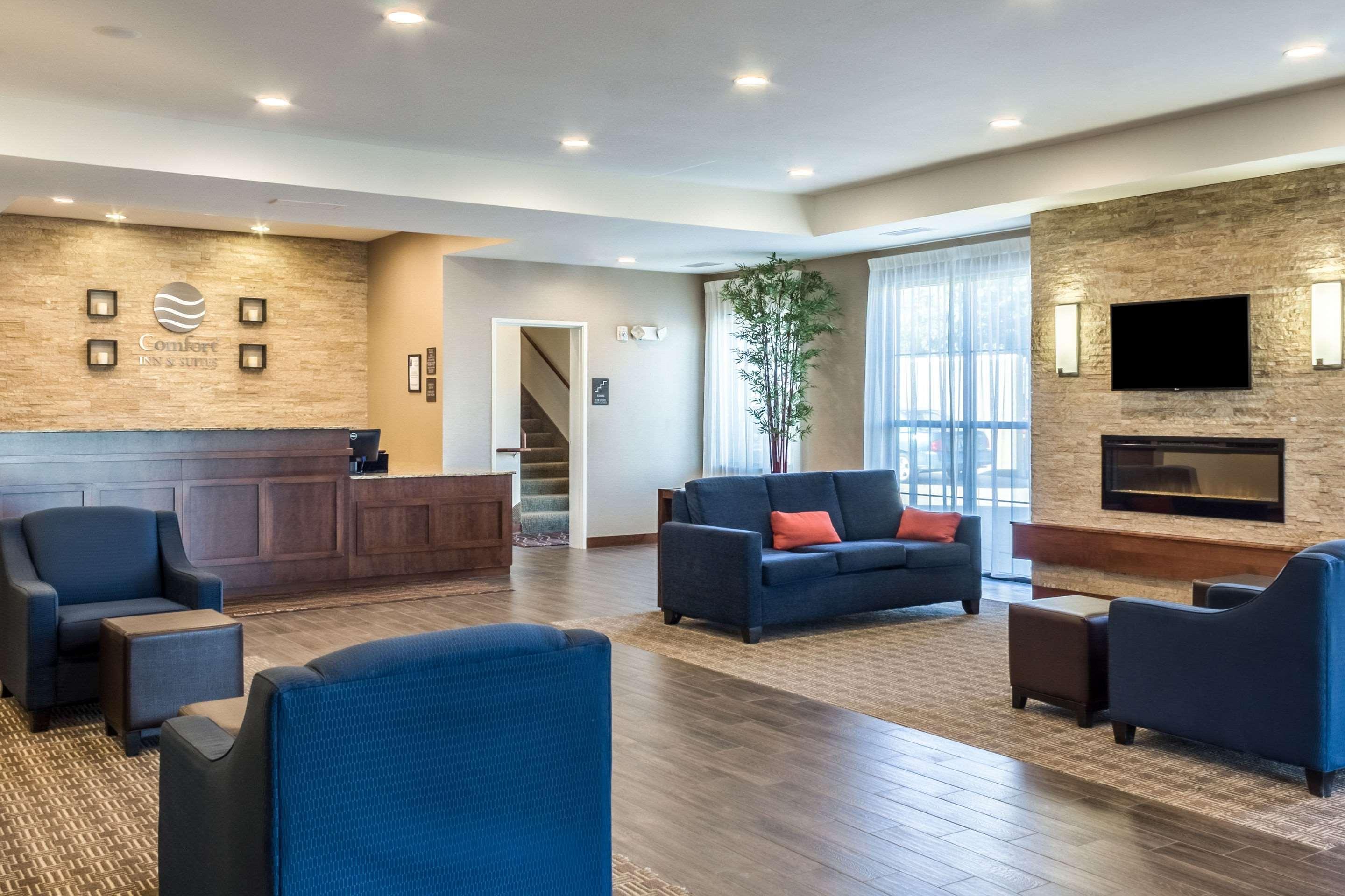 Comfort Inn & Suites Avera Southwest Сиукс Фолс Екстериор снимка