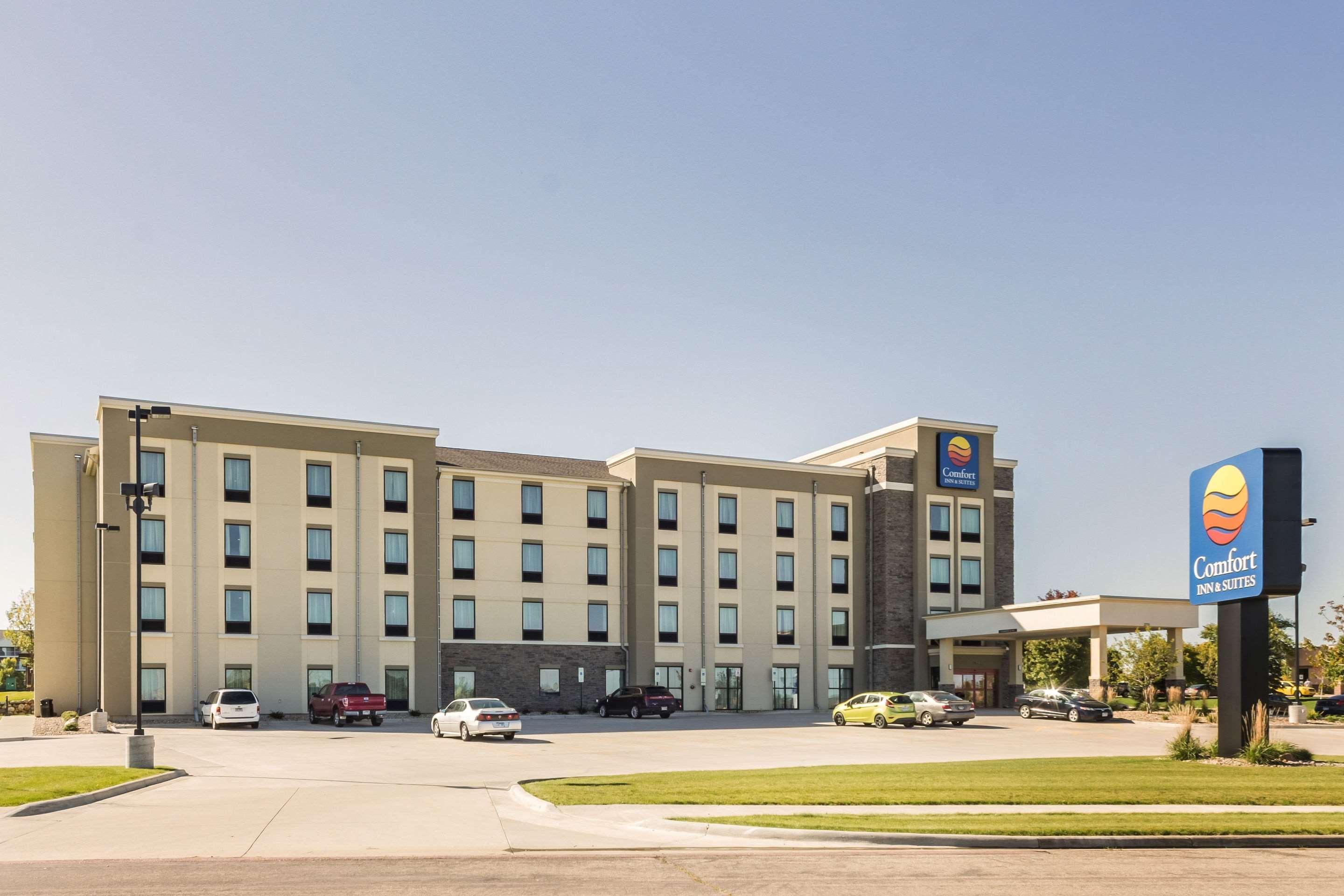 Comfort Inn & Suites Avera Southwest Сиукс Фолс Екстериор снимка