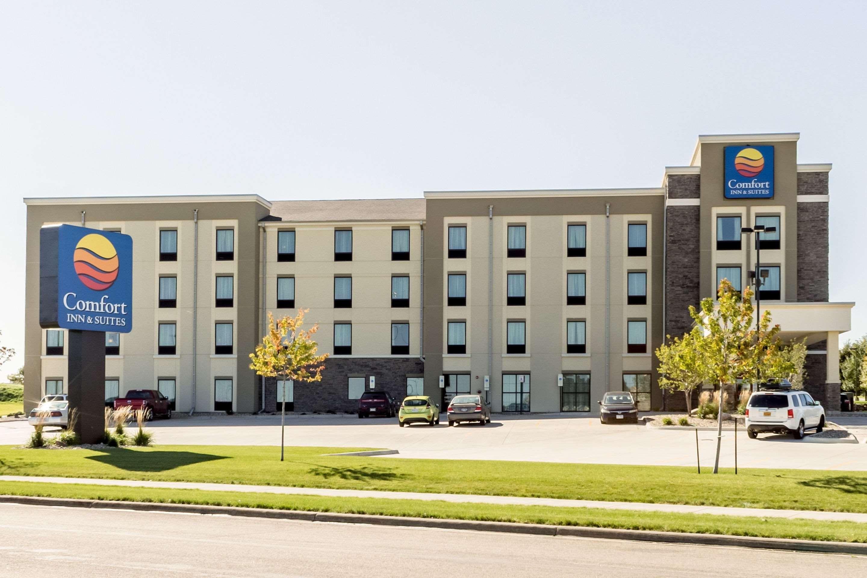 Comfort Inn & Suites Avera Southwest Сиукс Фолс Екстериор снимка