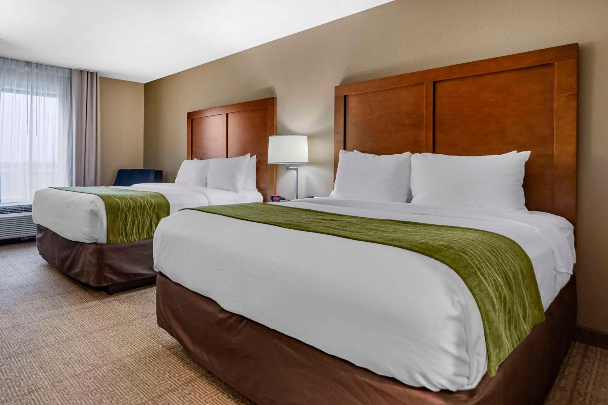 Comfort Inn & Suites Avera Southwest Сиукс Фолс Екстериор снимка