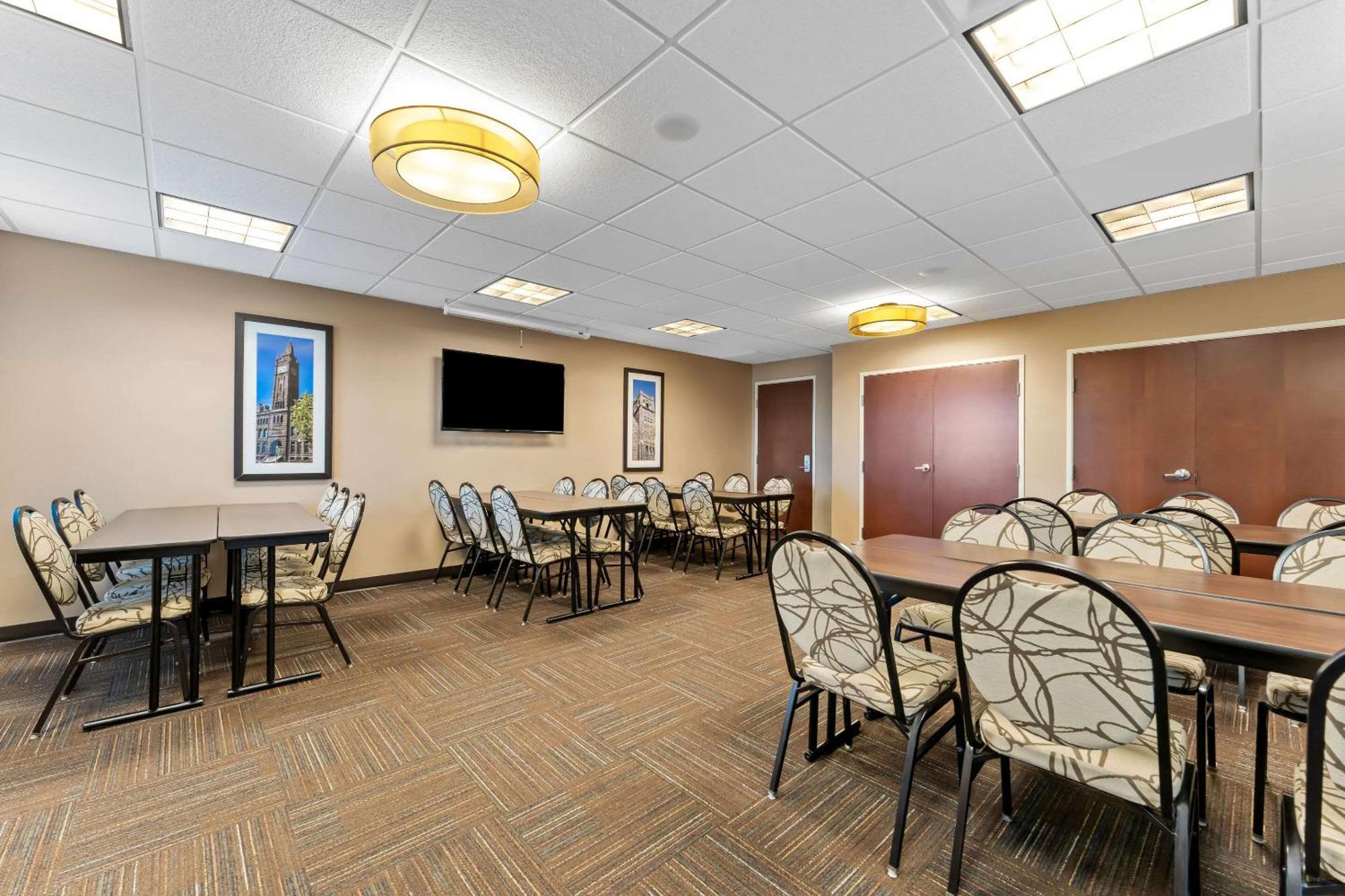 Comfort Inn & Suites Avera Southwest Сиукс Фолс Екстериор снимка