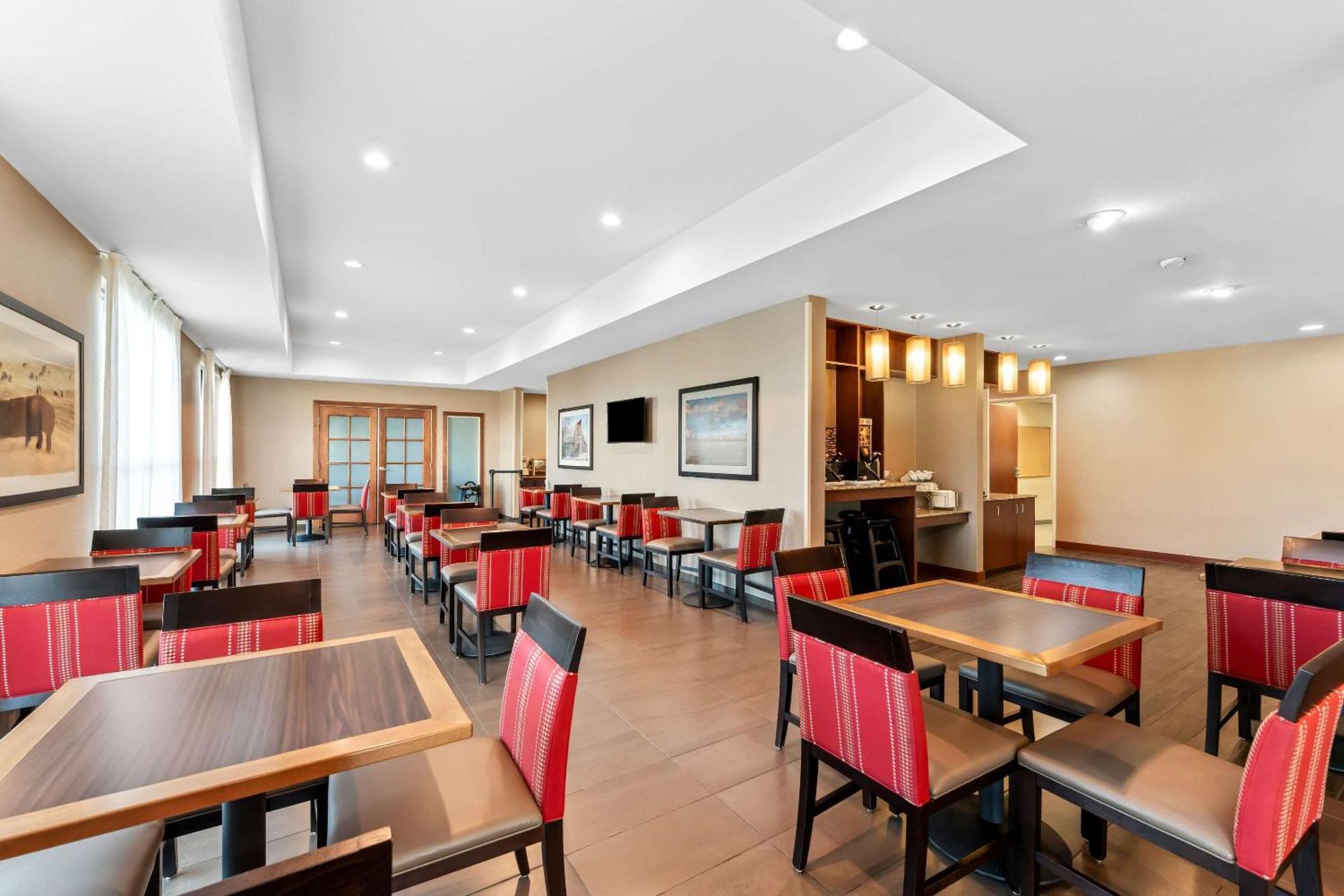Comfort Inn & Suites Avera Southwest Сиукс Фолс Екстериор снимка