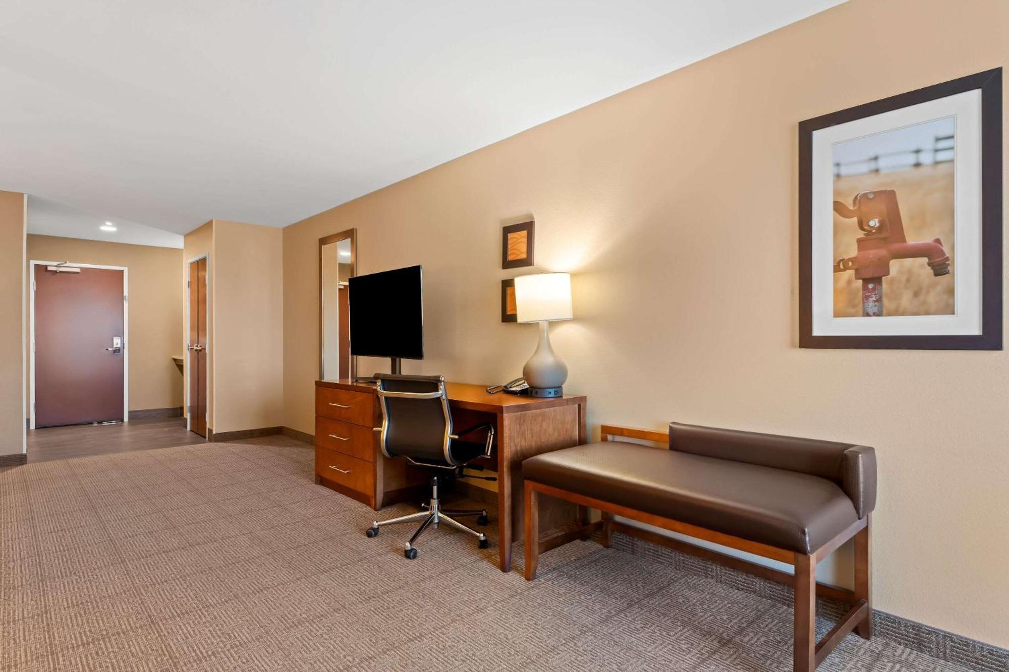 Comfort Inn & Suites Avera Southwest Сиукс Фолс Екстериор снимка