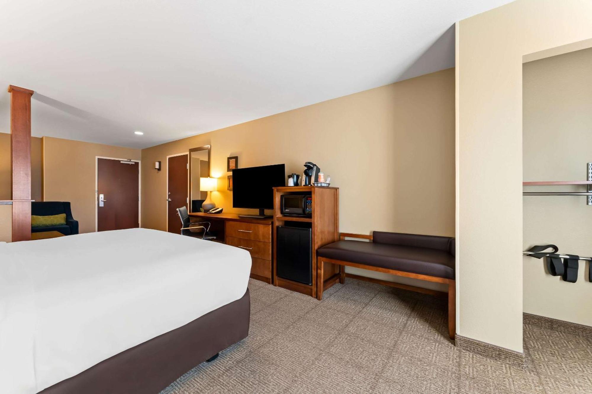 Comfort Inn & Suites Avera Southwest Сиукс Фолс Екстериор снимка