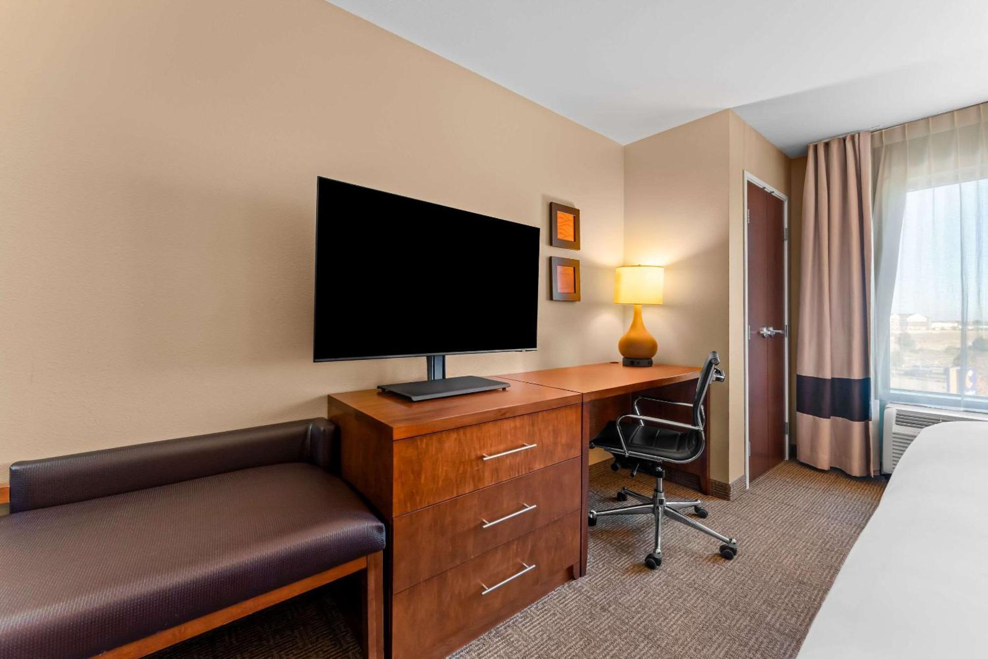 Comfort Inn & Suites Avera Southwest Сиукс Фолс Екстериор снимка